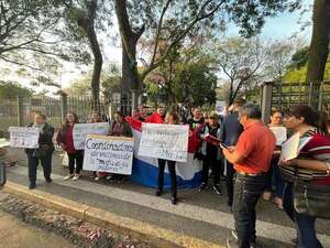 Mafia de los pagarés: víctimas se manifiestan frente al Palacio de Justicia y piden respuestas a la CSJ - Nacionales - ABC Color