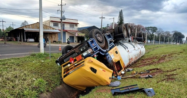 Volcó un camión cisterna con 23.000 kilos de gas en Caaguazú