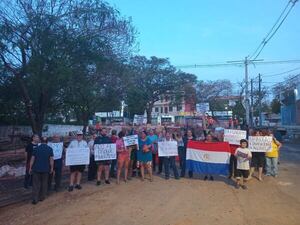 Ciudadanos se manifiestan para exigir suspensión de obras en Mariscal López - Nacionales - ABC Color