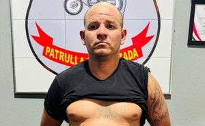Persecución termina con la detención de un buscado por la Justicia