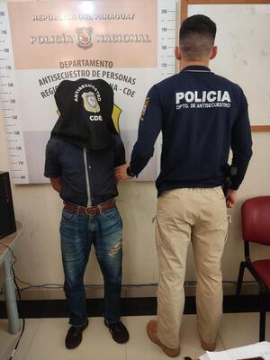 Detienen a un sujeto por presunta estafa en zona comercial de Hernandarias - Info Alto Parana