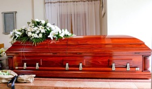 Denuncian a funeraria por incumplir contrato con un asegurado que falleció