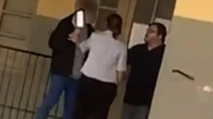 Estudiante armado con cuchillo amenaza a una maestra en colegio de Asunción