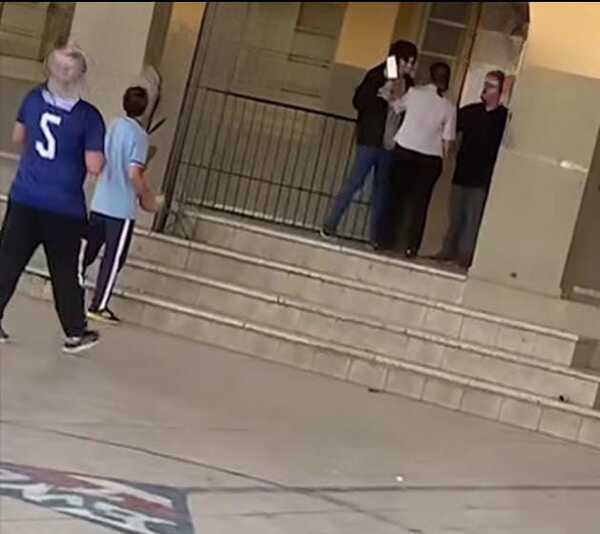 Popular / Terror en cole: ¡Estudiante omuña con un kyse a mbo’ehára!