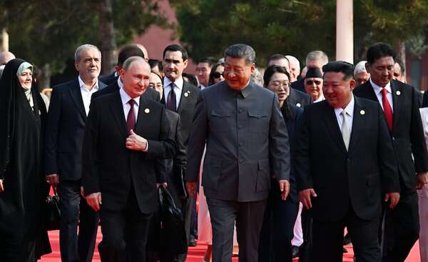 Video: China exhibe su colosal tecnología militar con Putin y Kim en la plaza de Tiananmen - Mundo - ABC Color