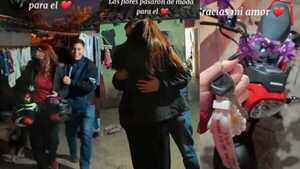 Le regaló una moto a su novia: "Las flores pasaron de moda para él"