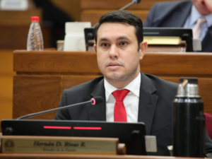 Fiscalía confirma dudas sobre título de Rivas