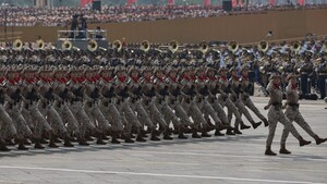 Video: China exhibe poderío bélico en un gran desfile militar junto a Putin y Kim Jong-un en Pekín