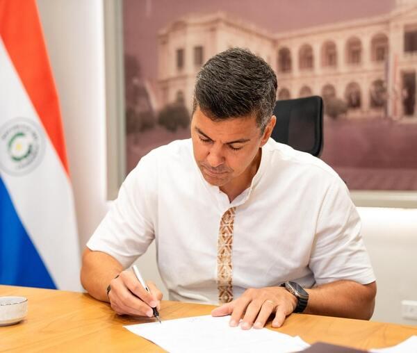 Santiago Peña promulga nuevos feriados
