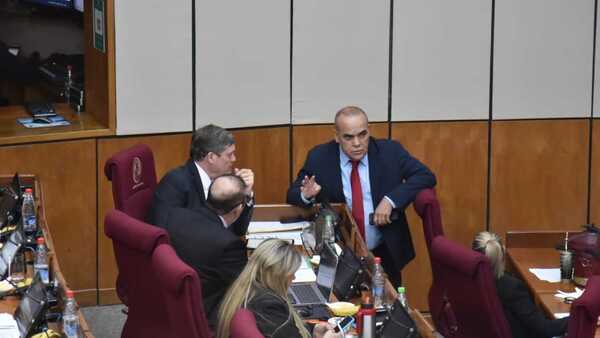 Cartistas atornillan a Bachi hasta el 2028 como presidente del Congreso