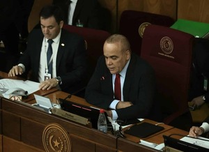 Tras cambiar el reglamento, senadores eligen a Núñez hasta 2028