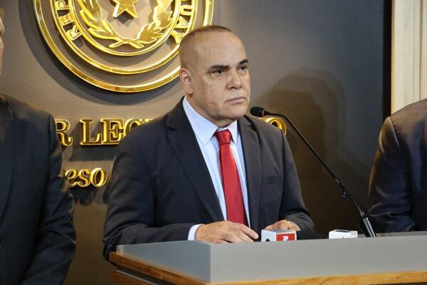 "Bachi" Núñez defiende extensión de su mandato y promete estabilidad en el Congreso