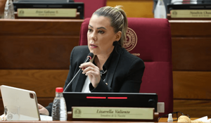 Lizarella Valiente desmintió doble salario y anuncia denuncia contra diputado Raúl Benítez - Noticiero Paraguay