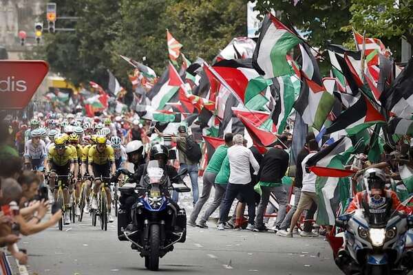 Ciclismo: Una manifestación propalestina obliga a acortar la 11ª etapa de la Vuelta - Polideportivo - ABC Color
