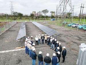 Generan energía solar en la Central Acaray - Economía - ABC Color