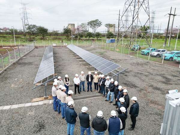 Generan energía solar en la Central Acaray - Economía - ABC Color