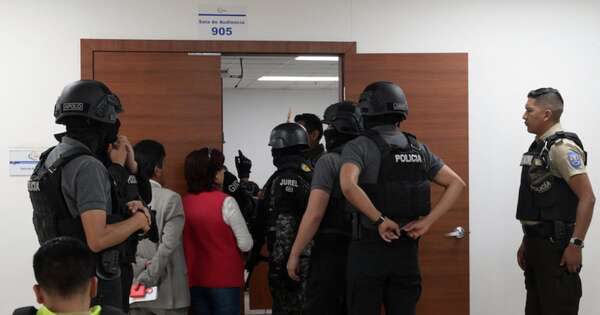 La Nación / Fiscalía de Ecuador acusa a dos exfuncionarios de Correa por magnicidio