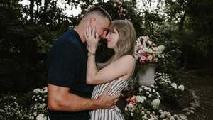El vestido que Taylor Swift luce en las fotos de su compromiso se agota en ventas