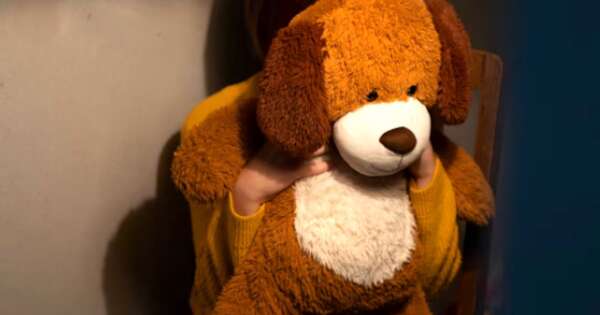 La Nación / Dos detenidos por pornografía y 15 niños rescatados