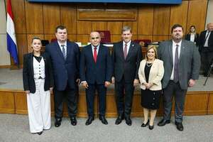 Cartismo y aliados atornillan a Bachi Núñez en el Senado hasta el 2028  - Política - ABC Color