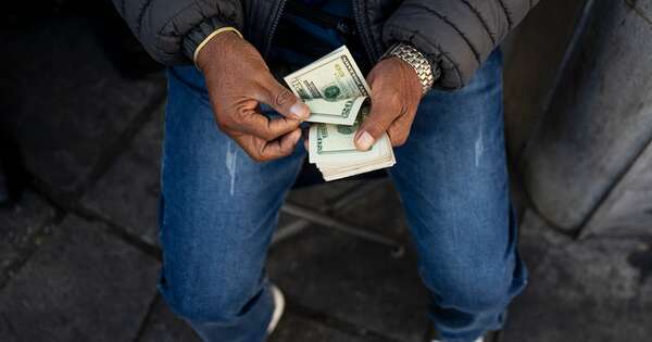 La Nación / Dólar paralelo cae en Bolivia por expectativas de cambio de gobierno