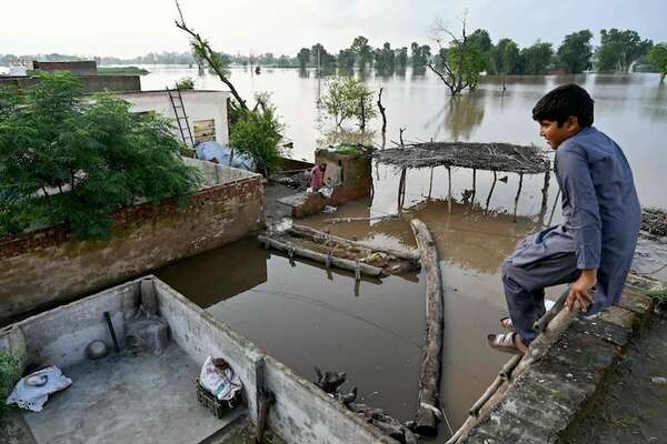 Casi 900 muertos por lluvias mientras la emergencia se agrava en el este de Pakistán - Mundo - ABC Color