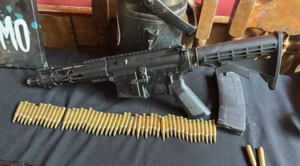 Detienen a un hombre en Villa Elisa e incautan cocaína, un fusil y otras armas