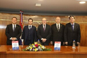Magistrado lanza obra sobre garantías constitucionales en el proceso judicial paraguayo - Judiciales.net