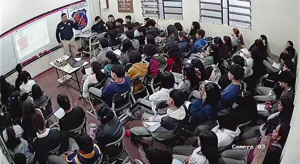 Charla a estudiantes sobre el peligro del consumo de drogas •