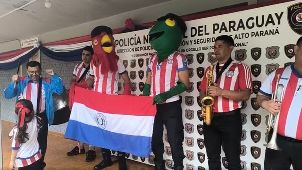 Con bandita y músicas de la Albirroja, Polisapo y Poligallo recorren Alto Paraná