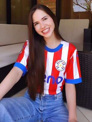 Ellas son las hinchas más bellas de la Albirroja - Gente - ABC Color