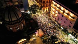 Microcentro y Carmelitas se tiñen de rojo: 9 pantallas gigantes para alentar a la Albirroja