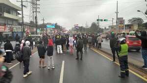 Pasión Albirroja: una multitud copó la Ruta PY01 para saludar a la Selección Nacional - Nacionales - ABC Color