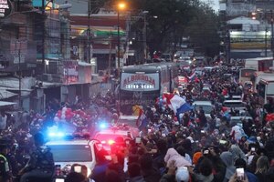 Versus / ¡El recorrido del bus albirrojo más épico de la historia!