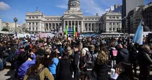 La Nación / Congreso argentino revierte por primera vez un veto de Milei