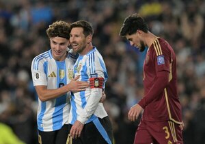 Versus / Argentina comienza a despedir a Messi con una victoria