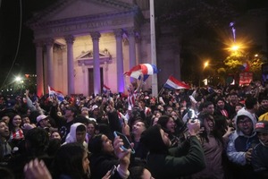 Popular / ¡Emocionante! Miles de hinchas salieron a la calle a festejar la clasificación de la Albirró al Mundial 2026