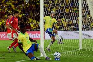 Brasil golea 3-0 a Chile y sube al segundo lugar - Fútbol Internacional - ABC Color