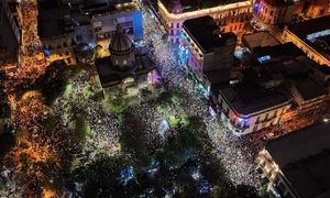 El microcentro de Asunción vibró con la multitudinaria fiesta albirroja, tras la clasificación - OviedoPress