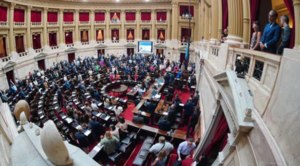 Congreso argentino revierte por primera vez un veto de Milei