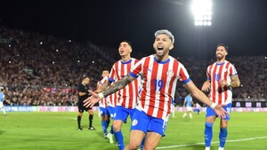 Tigo enciende la pasión albirroja con la promo que te lleva a vivir una “Copa Iconic”
