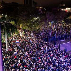 Asunceños salieron a las calles a festejar, pero sin incidentes - ADN Digital
