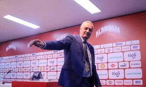 Maestra dedica una emotiva poesía a Alfaro tras clasificación de la Albirroja al Mundial – Prensa 5