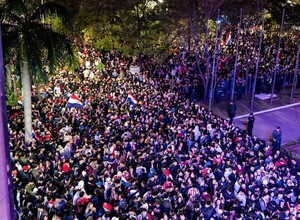 Más de 70.000 personas se congregaron en las calles del microcentro de Asunción luego de la clasificación de la Albirroja