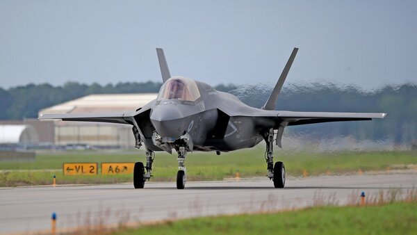 EE.UU suma 10 aviones de combate F-35 al despliegue en el Caribe