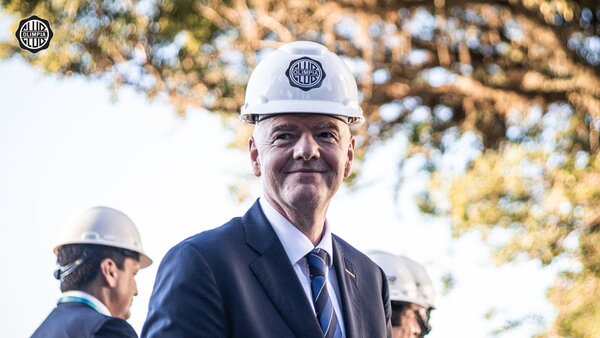 Infantino da la bienvenida a Paraguay