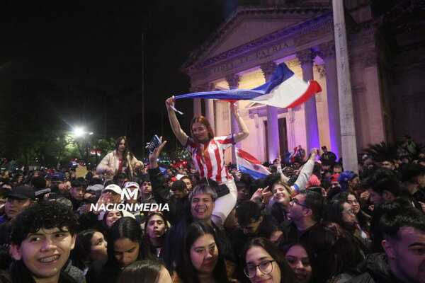 Versus / ¡Paraguay fue tendencia por el feriado nacional post clasificación al Mundial!