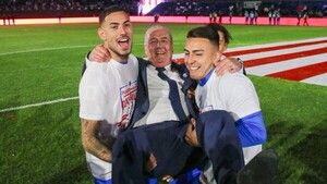 Gustavo Alfaro: Sus padres, su carrera como futbolista y los éxitos del resucitador de la Albirroja