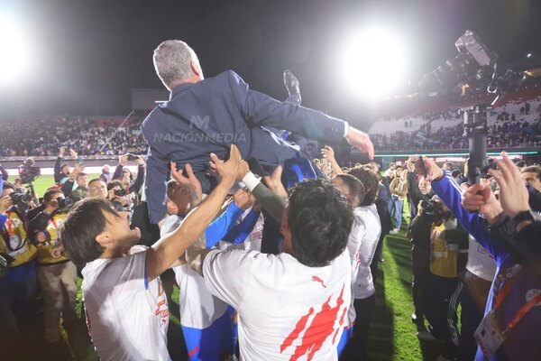 Versus / El presidente de la FIFA felicitó a la Albirroja por volver al Mundial