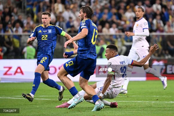 Versus / Francia supera a Ucrania en su primer paso camino al Mundial 2026
